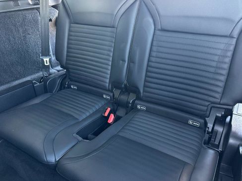 Used 2019 Land Rover Discovery HSE image 15
