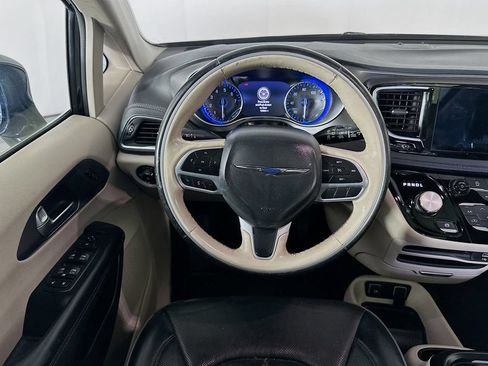 Used 2019 Chrysler Pacifica Limited FWD image 31