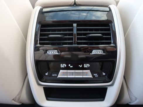 Used 2020 BMW X7 xDrive40i w/ Premium Package AWD/4WD image 46