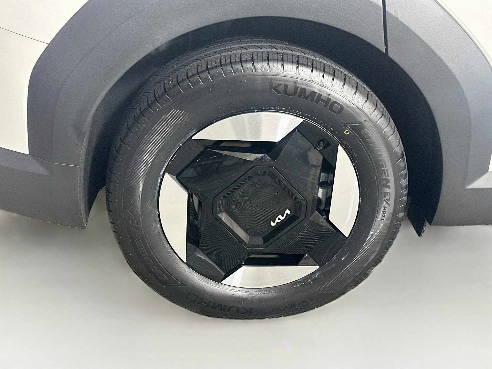 Used 2024 Kia EV9 Light Long Range RWD image 11