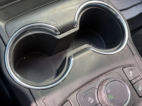 Used 2023 GMC Terrain SLE w/ Driver Convenience Package image 26