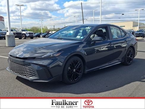 Certified 2025 Toyota Camry SE FWD image 3