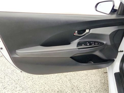 Used 2020 Hyundai Veloster 2.0 Premium FWD image 11