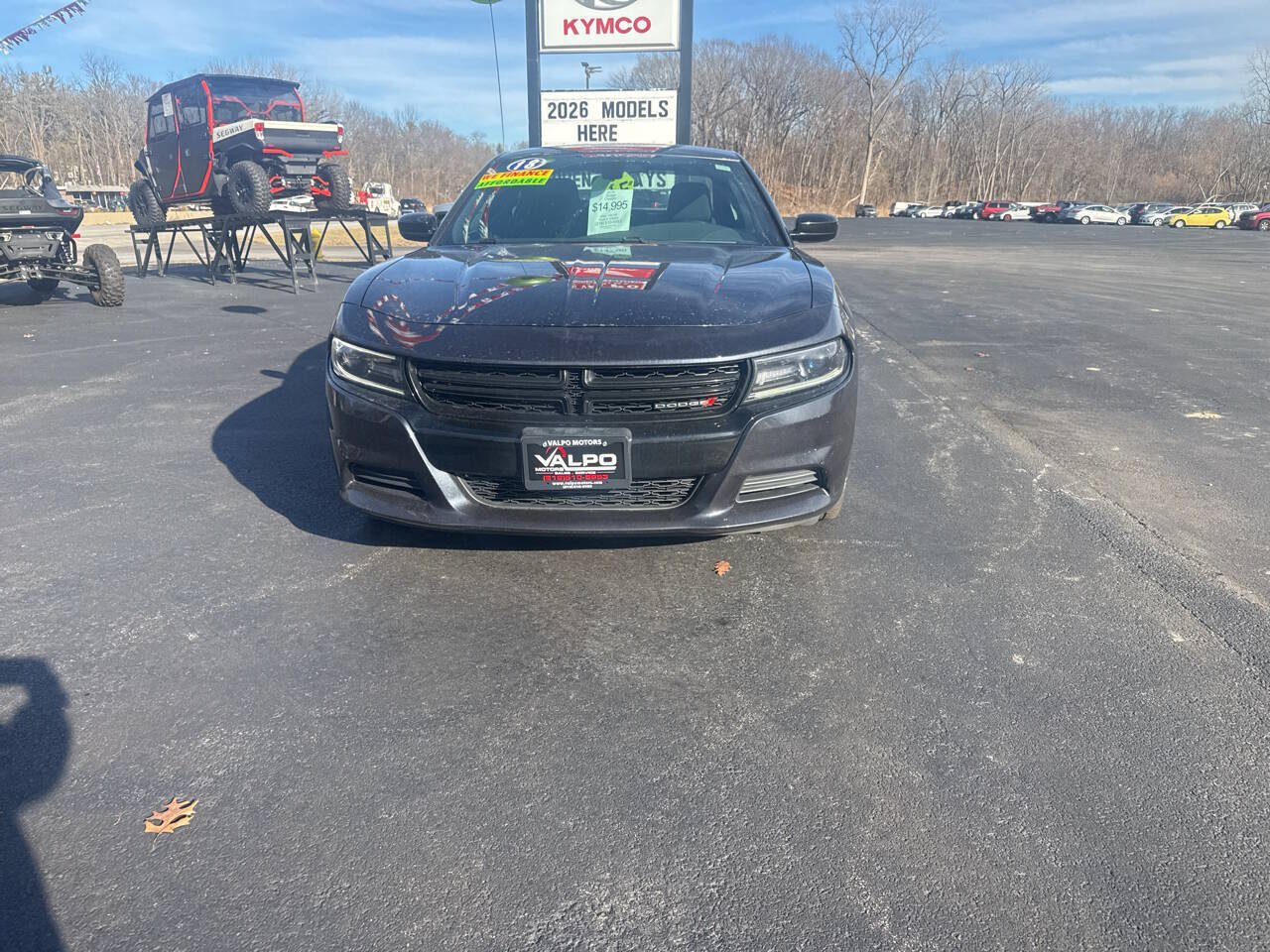 Used 2018 Dodge Charger SXT w/ Blacktop Package RWD image 4