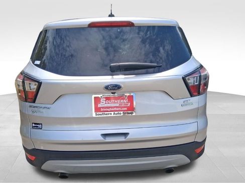 Used 2017 Ford Escape SE FWD image 5