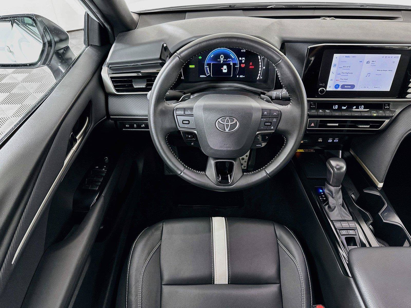 Used 2025 Toyota Camry SE FWD image 2
