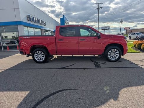 Used 2023 Chevrolet Silverado 1500 Custom AWD/4WD image 2