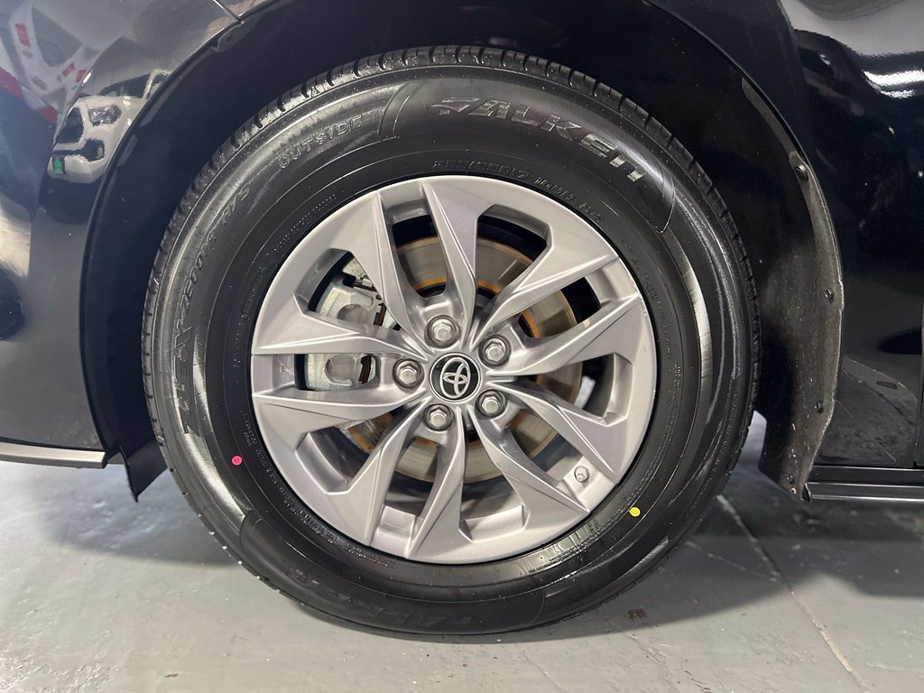 Certified 2023 Toyota Sienna XLE w/ XLE Plus Package FWD image 8