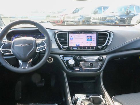 New 2026 Chrysler Pacifica Limited AWD/4WD image 18