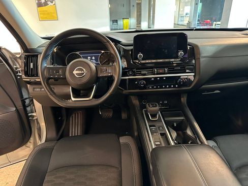 Used 2025 Nissan Pathfinder SV FWD image 36