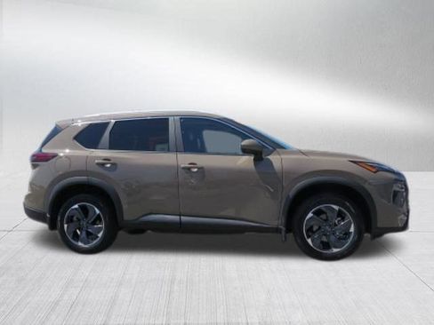 Used 2024 Nissan Rogue SV w/ SV Premium Package FWD image 2