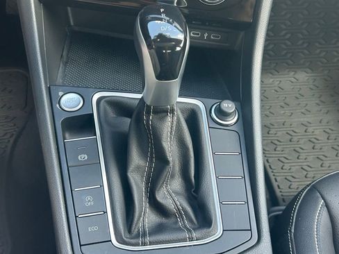 Used 2023 Volkswagen Jetta SE w/ Panoramic Sunroof Package image 22