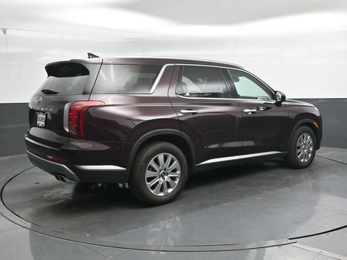 Used 2024 Hyundai Palisade SEL FWD image 2