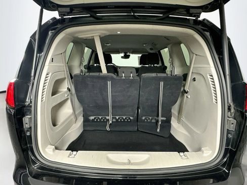 Used 2023 Chrysler Voyager LX FWD image 25
