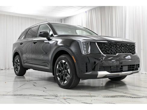 New 2026 Kia Sorento S image 2
