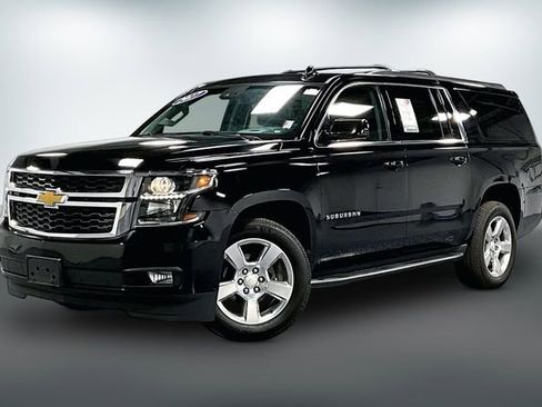 Used 2017 Chevrolet Suburban LT image 3