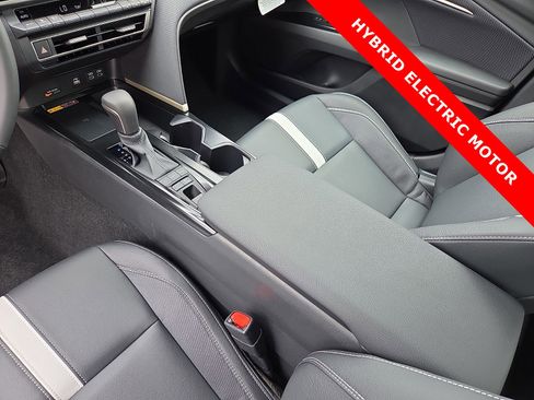 Used 2025 Toyota Camry SE FWD image 25