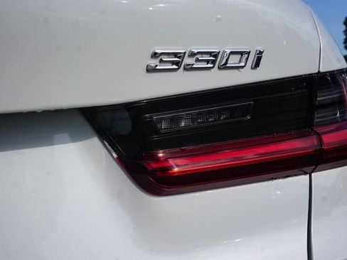 Used 2021 BMW 330i Sedan w/ M Sport Package RWD image 7