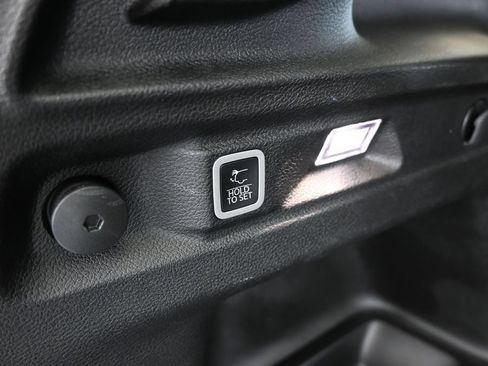Used 2023 Jeep Grand Cherokee L Limited AWD/4WD image 45