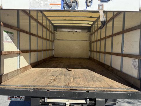 Used 2017 Ford E-350 and Econoline 350 Super Duty image 11