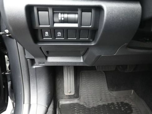 Used 2022 Subaru Crosstrek 2.0i AWD/4WD image 16