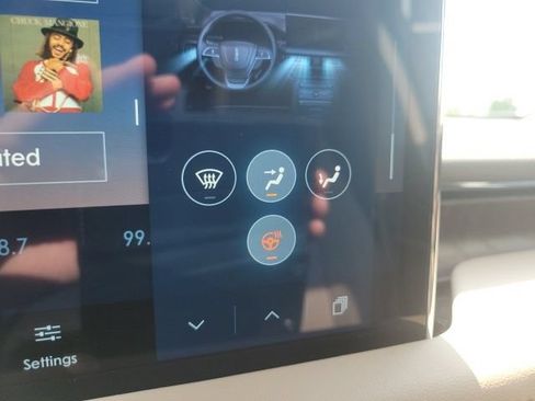 Certified 2022 Lincoln Nautilus Reserve w/ Luxury Package AWD/4WD image 40