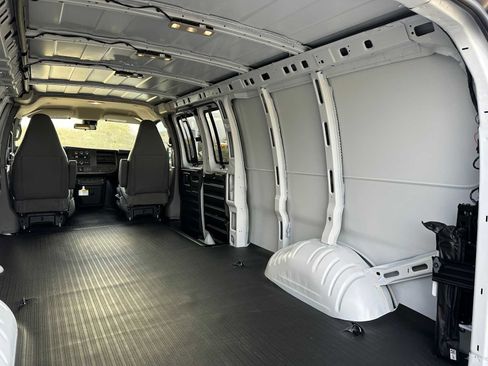 New 2025 GMC Savana 3500 Extended w/ Driver Convenience Package image 19