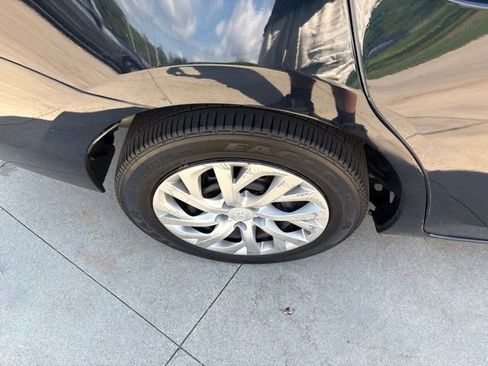 Used 2019 Toyota Corolla LE FWD image 10