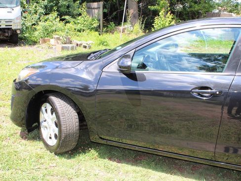 Used 2010 MAZDA MAZDA3 i Touring FWD image 10
