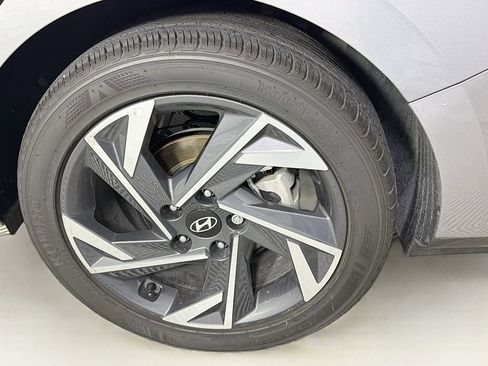 Used 2025 Hyundai Elantra Sport FWD image 31