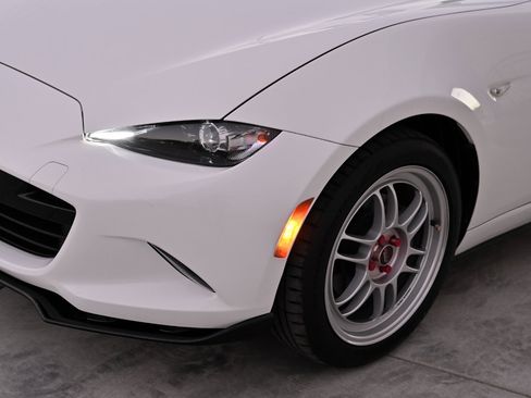 Used 2017 MAZDA MX-5 Miata Club image 14