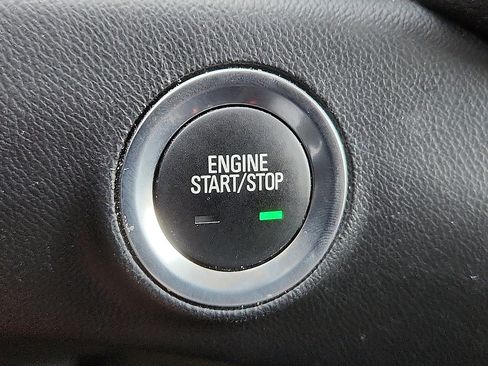 Used 2024 GMC Terrain SLT image 9