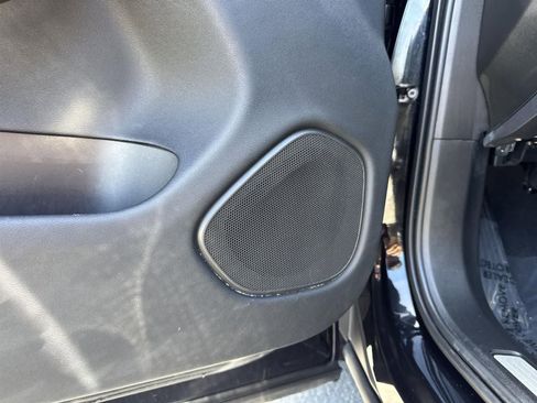 Used 2023 Volvo XC60 B5 Plus image 21