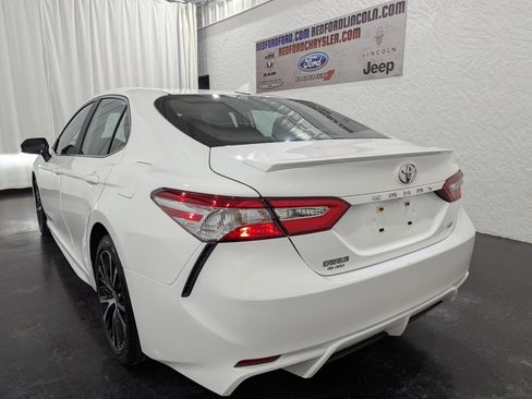 Used 2020 Toyota Camry SE image 9