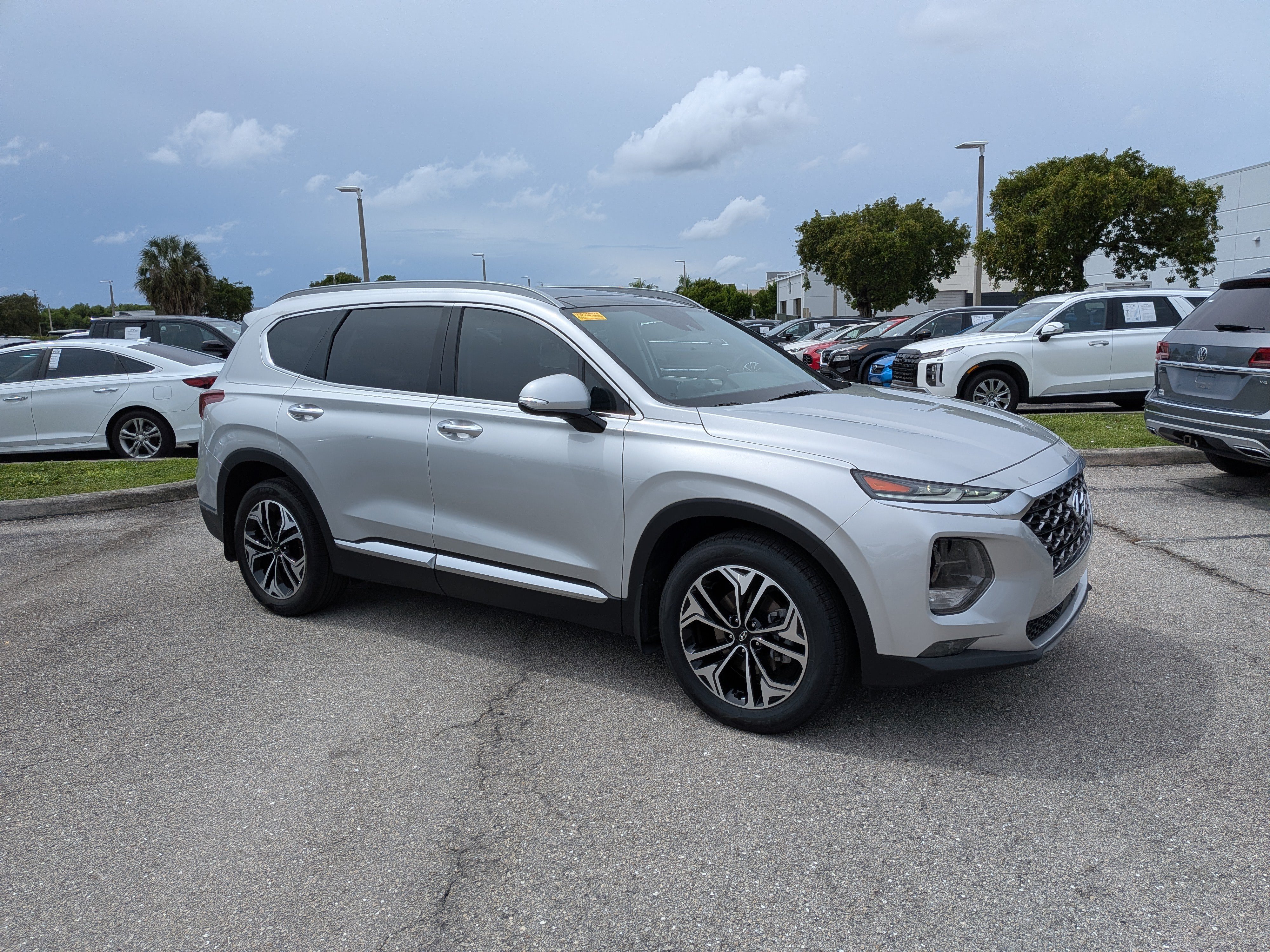 Used 2019 Hyundai Santa Fe FWD image 2