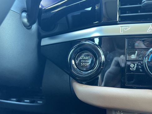 New 2026 Nissan Pathfinder Platinum FWD image 6