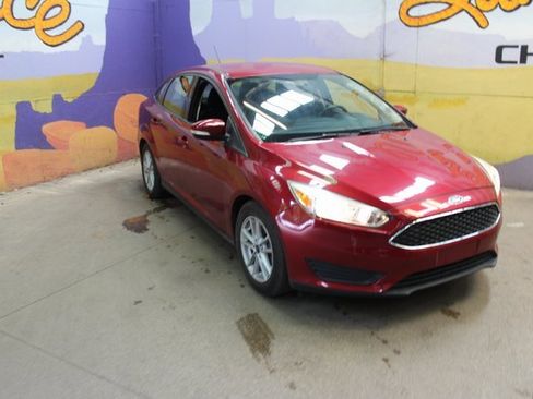 Used 2017 Ford Focus SE w/ SE Winter Package image 2