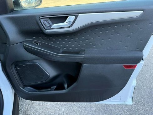 Used 2020 Ford Escape SE image 19