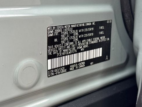Used 2020 Toyota RAV4 XLE Premium w/ Carpet Mat Package FWD image 21