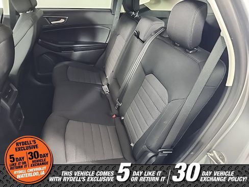 Used 2021 Ford Edge SE image 17