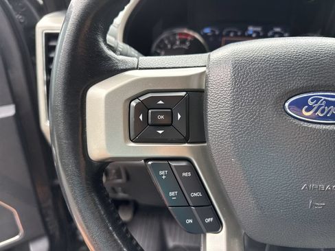 Used 2022 Ford F350 Lariat w/ Black Appearance Package AWD/4WD image 4