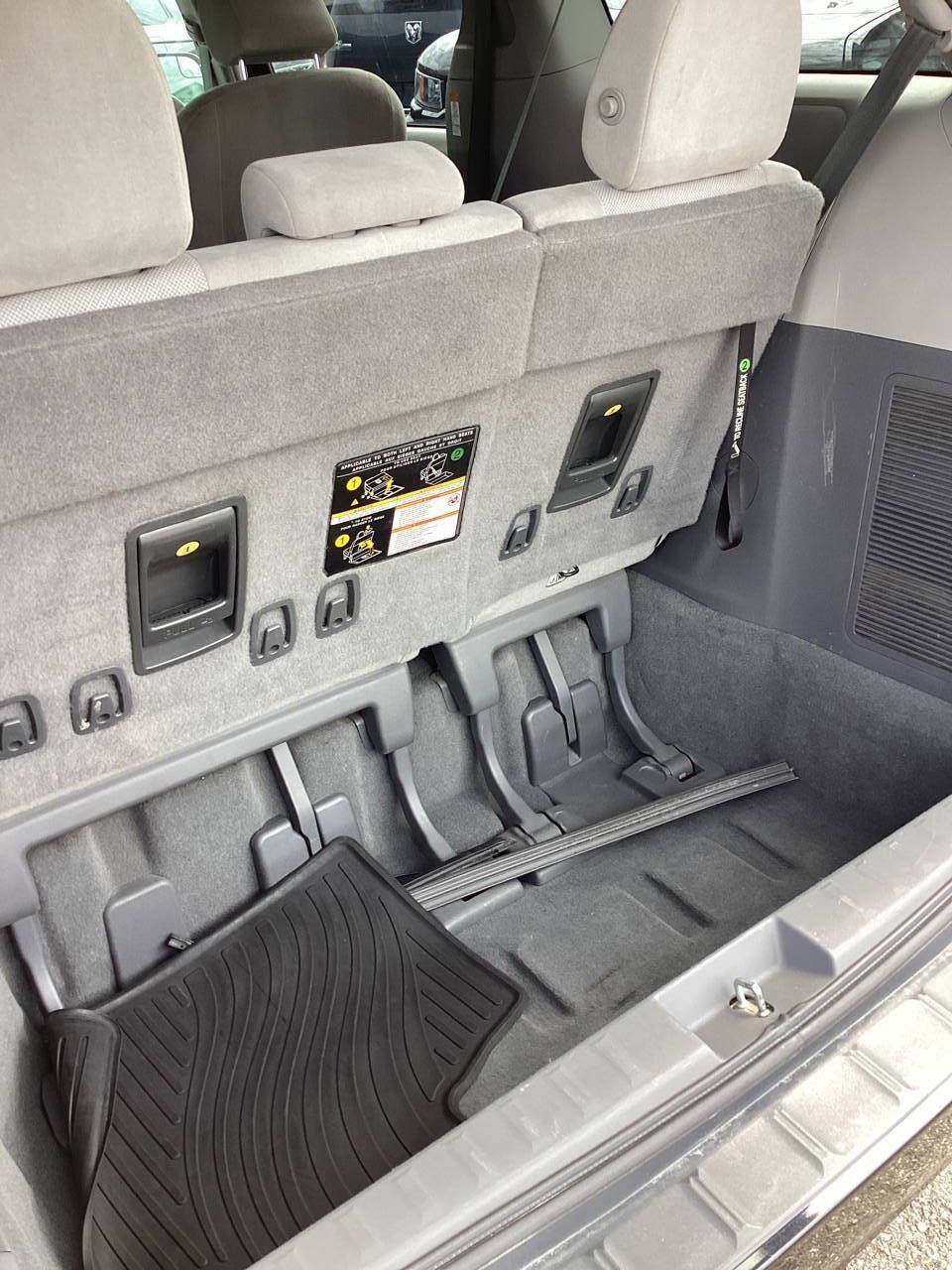 Used 2020 Toyota Sienna L FWD image 38
