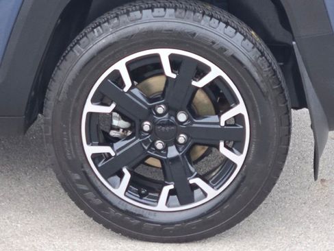 Certified 2023 Jeep Renegade Latitude image 13