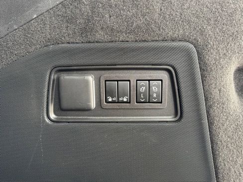 Used 2023 Cadillac Escalade Sport Platinum AWD/4WD image 34