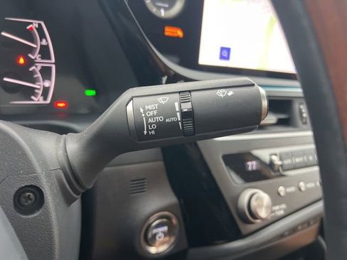 Used 2025 Lexus ES 300h Ultra Luxury image 24