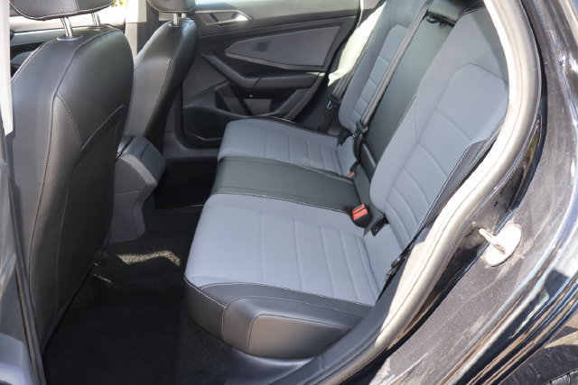 Used 2025 Volkswagen Jetta SE FWD image 14