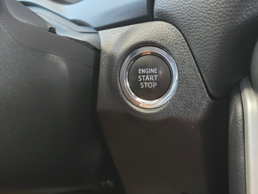 Used 2025 Toyota RAV4 XLE AWD/4WD image 28