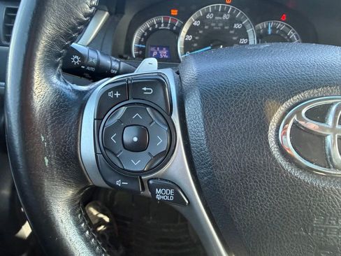 Used 2014 Toyota Camry SE image 11
