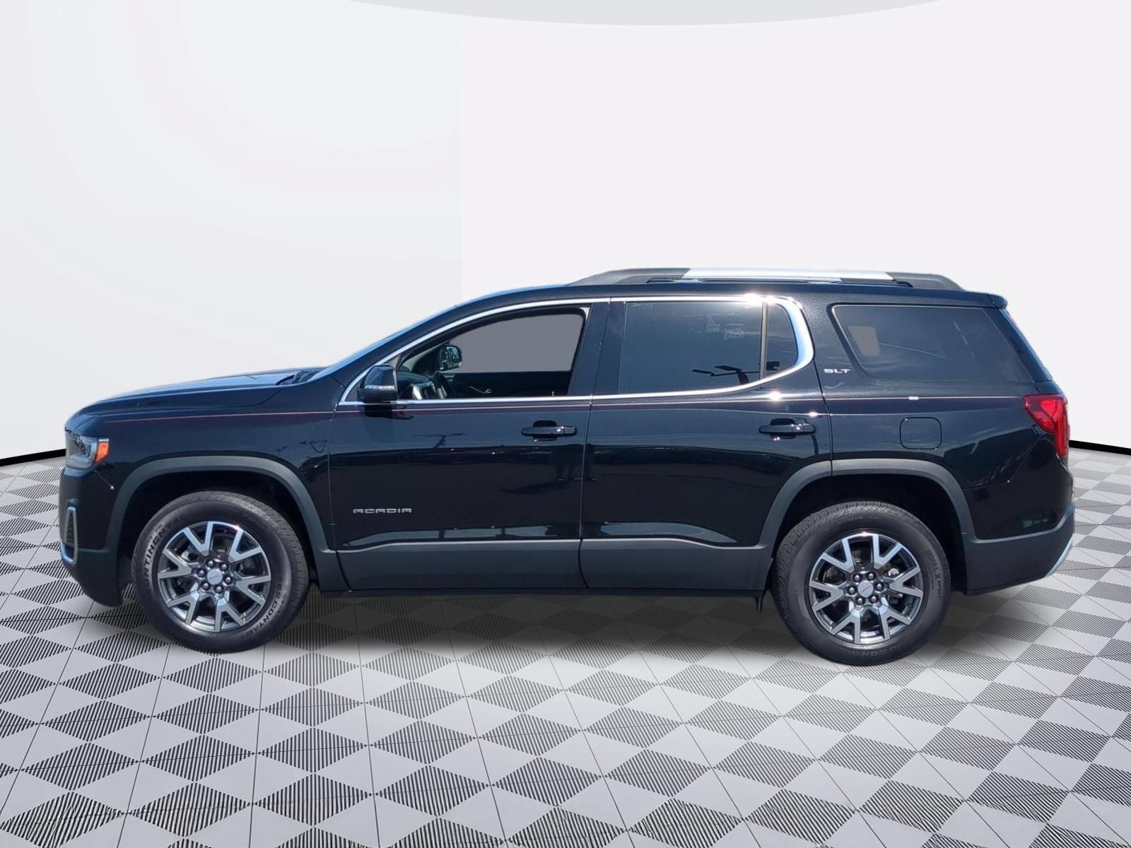Certified 2023 GMC Acadia SLT w/ Preferred Package FWD image 4