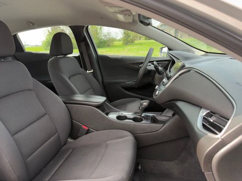 Used 2022 Chevrolet Malibu LT FWD image 21